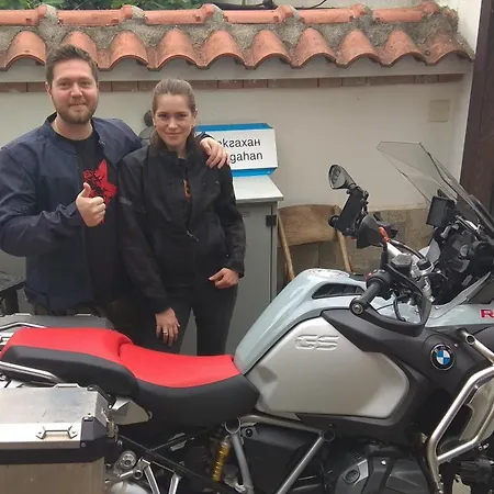 Hotel Roots And Wine Bar