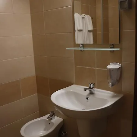 Roots And Wine Bar Hotel 3*