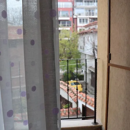 Hotel Roots And Wine Bar 3*