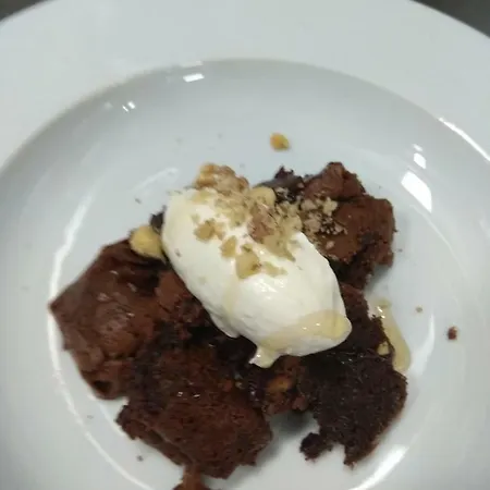 Roots And Wine Bar Hotel