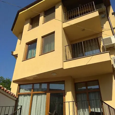 Roots And Wine Bar Hotel 3*