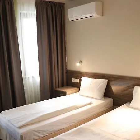 Roots And Wine Bar 3*