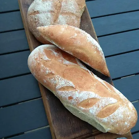 Hotel Roots And Wine Bar 3*