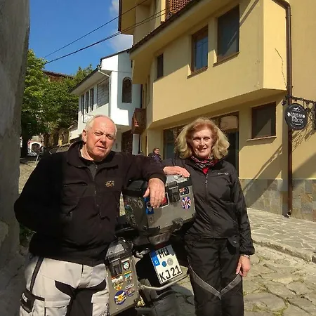 Hotel Roots And Wine Bar