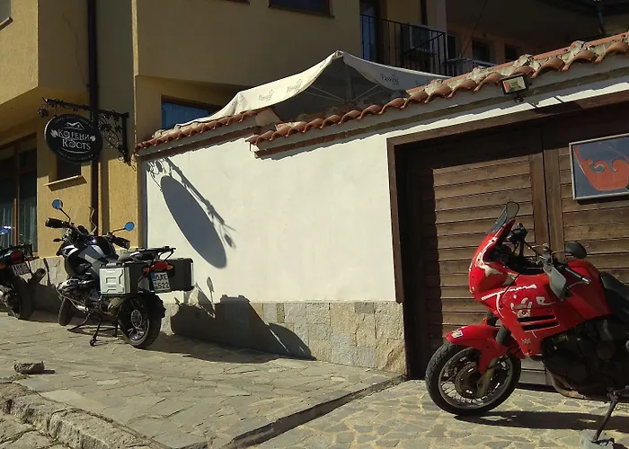 Roots And Wine Bar 酒店