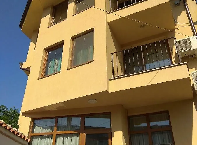 Roots And Wine Bar 酒店 3*