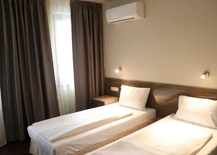 Roots And Wine Bar 3*