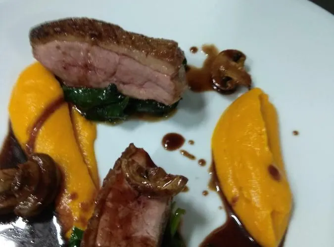 Roots And Wine Bar 酒店