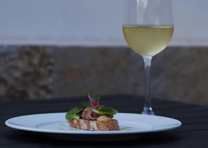 酒店 Roots And Wine Bar