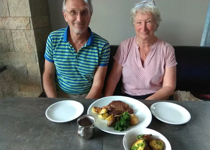 Roots And Wine Bar 酒店 3*