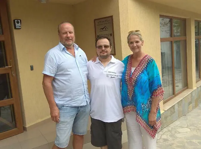 酒店 Roots And Wine Bar 3*