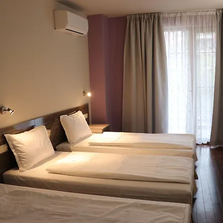 Roots Old Town Отель Пловдив
