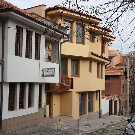 Roots Old Town 3* Пловдив