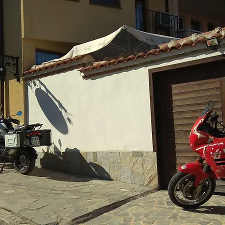 Roots And Wine Bar Hotel