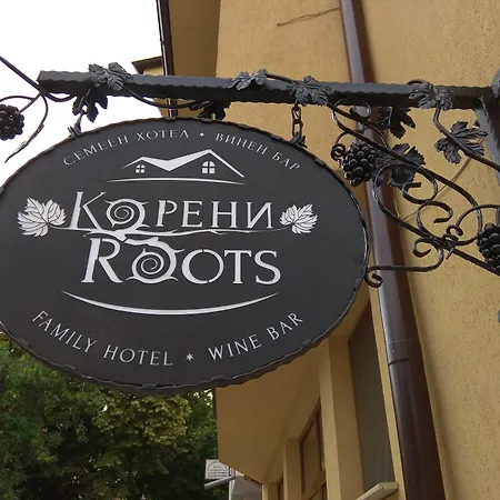 Отель Roots Old Town 3*