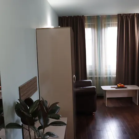 Hotel Roots And Wine Bar