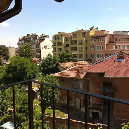 Roots Old Town Отель 3*