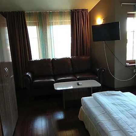 호텔 Roots Old Town 3*