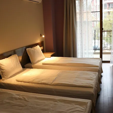 Roots Hotel&wine Bar 3*