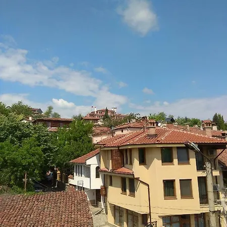 Hotel Roots And Wine Bar