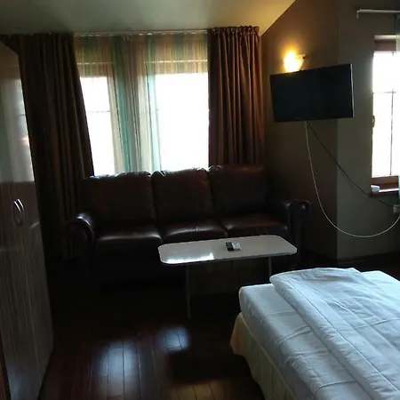 Roots And Wine Bar Hotel