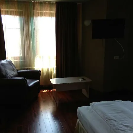 Roots And Wine Bar Hotel