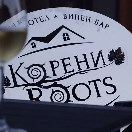 Roots Old Town Отель