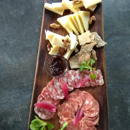 Roots And Wine Bar Hotel 3*