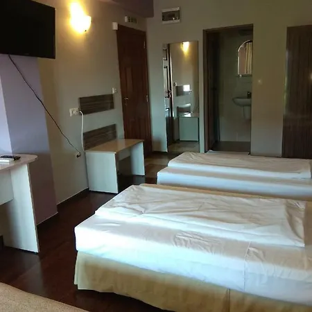 Roots And Wine Bar Hotel 3*