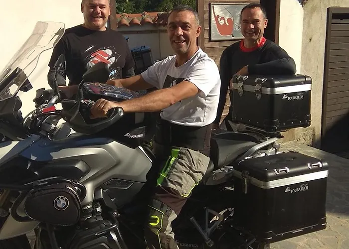 Roots And Wine Bar Hotel