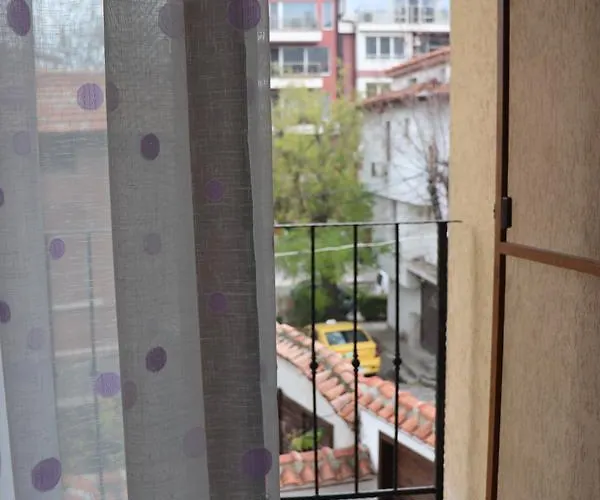 Hotel Roots And Wine Bar 3*