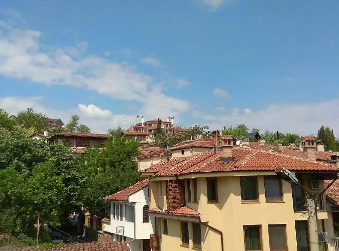 Hotel Roots And Wine Bar