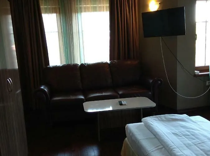 Roots And Wine Bar Hotel