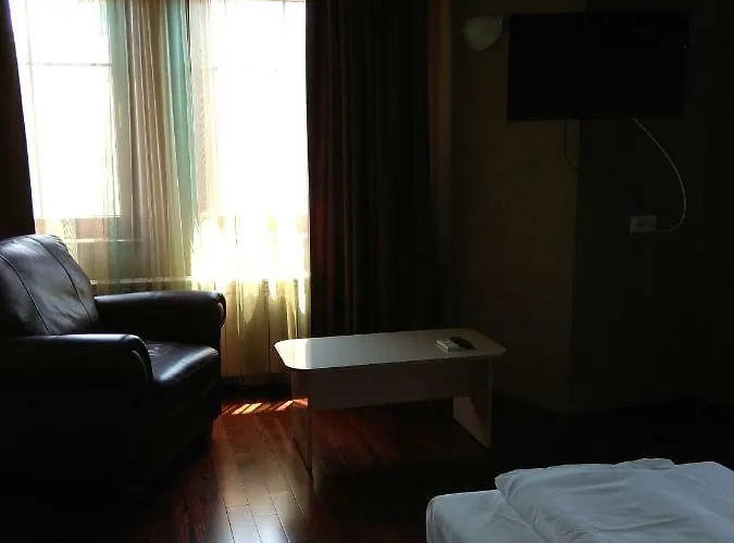 Roots And Wine Bar Hotel