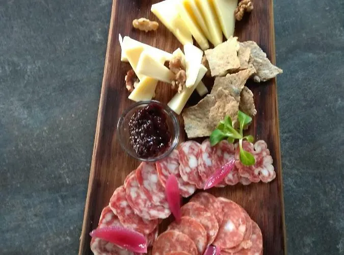 Roots And Wine Bar Hotel 3*